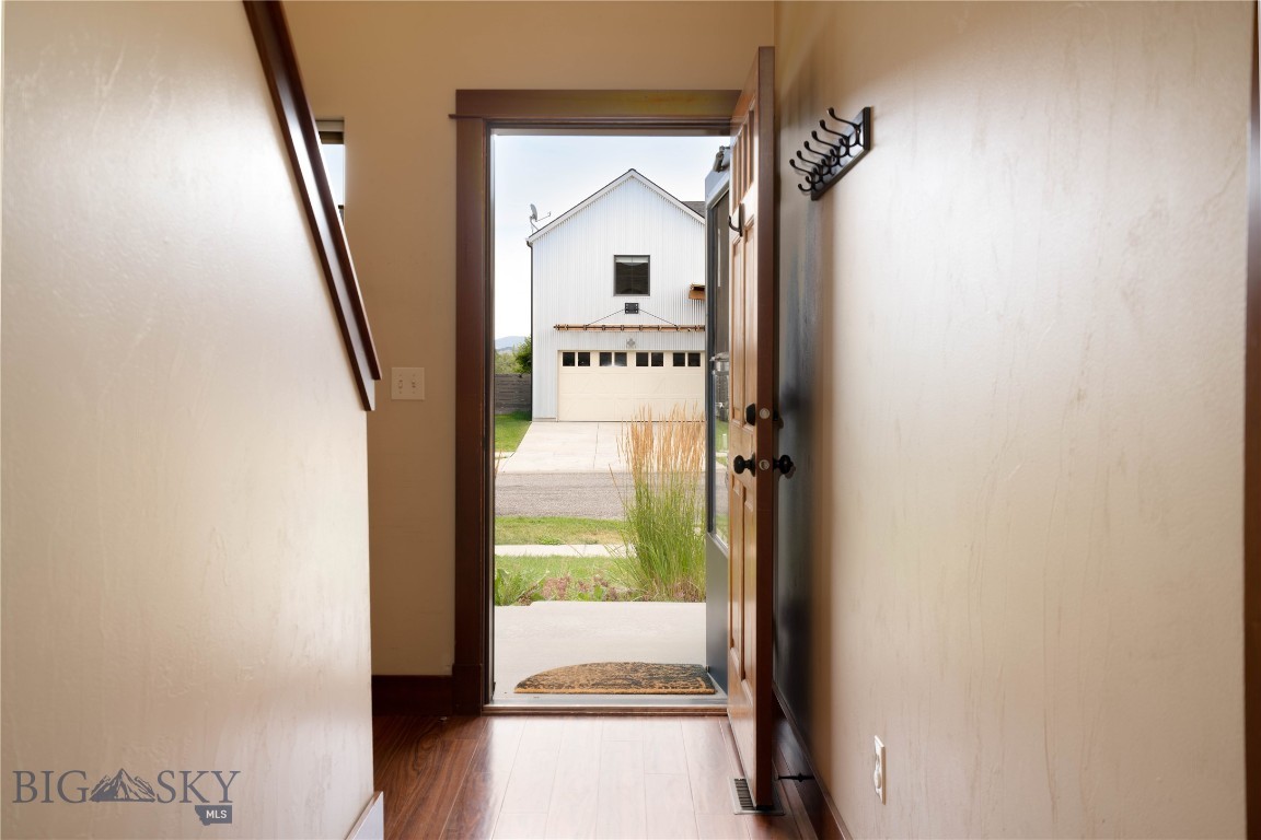 833 Rosa Way B Property Photo 6