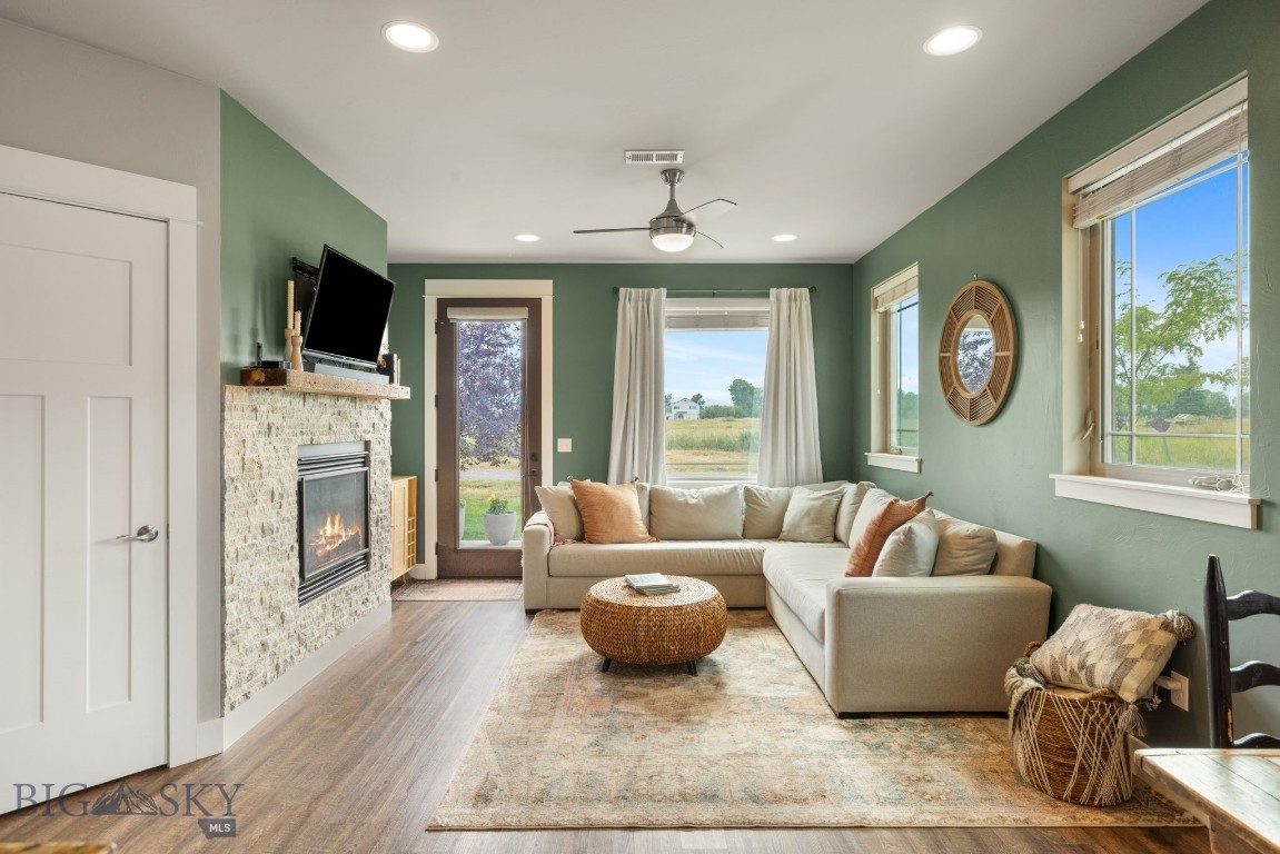 3098 Lori Lane Property Photo 6