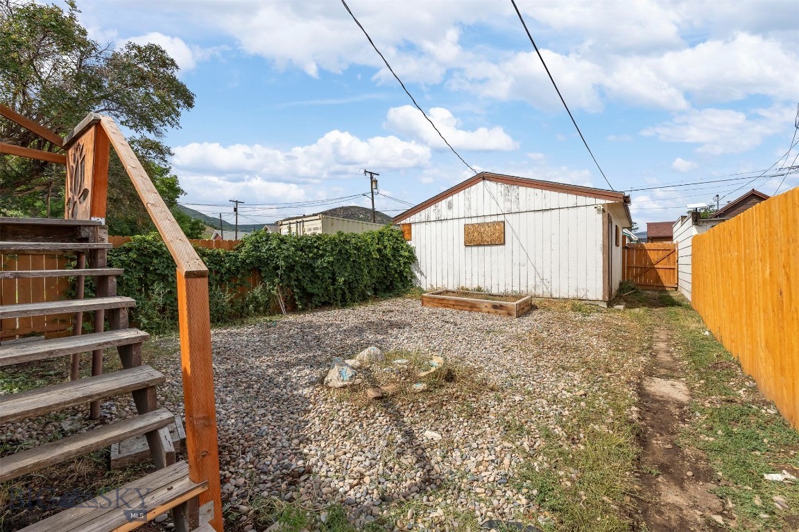 408 Chestnut Property Photo 4
