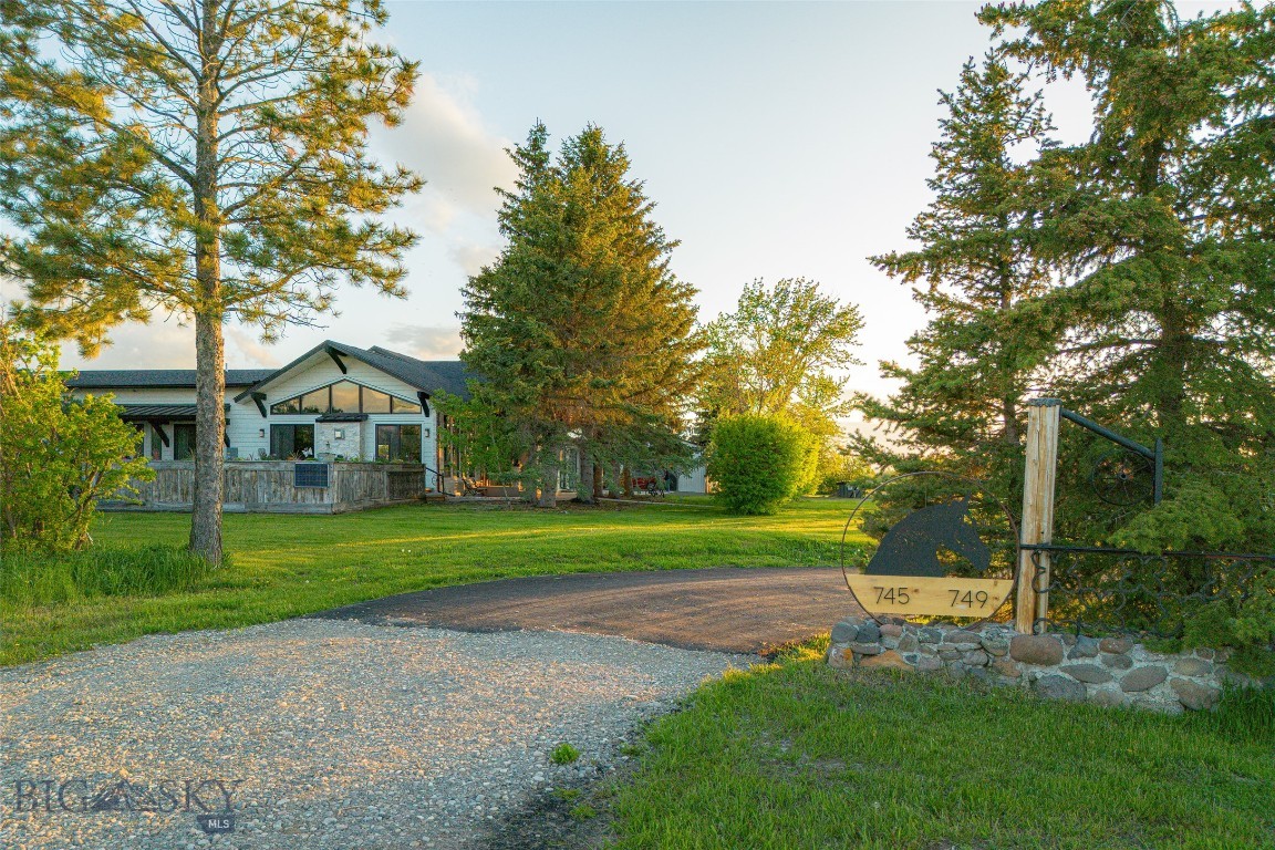 749/745 Rocky Road Property Photo 3