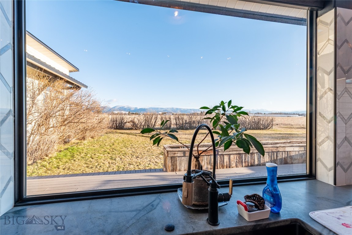 749/745 Rocky Road Property Photo 15