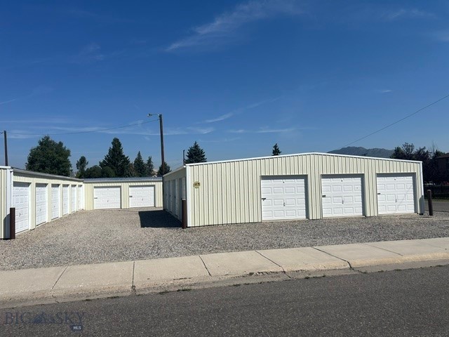 721 / 735 Hobson Property Photo 15