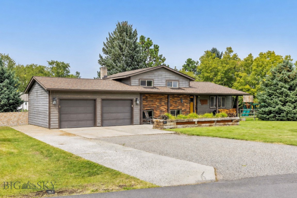 12 Chinook Trail Property Photo 4