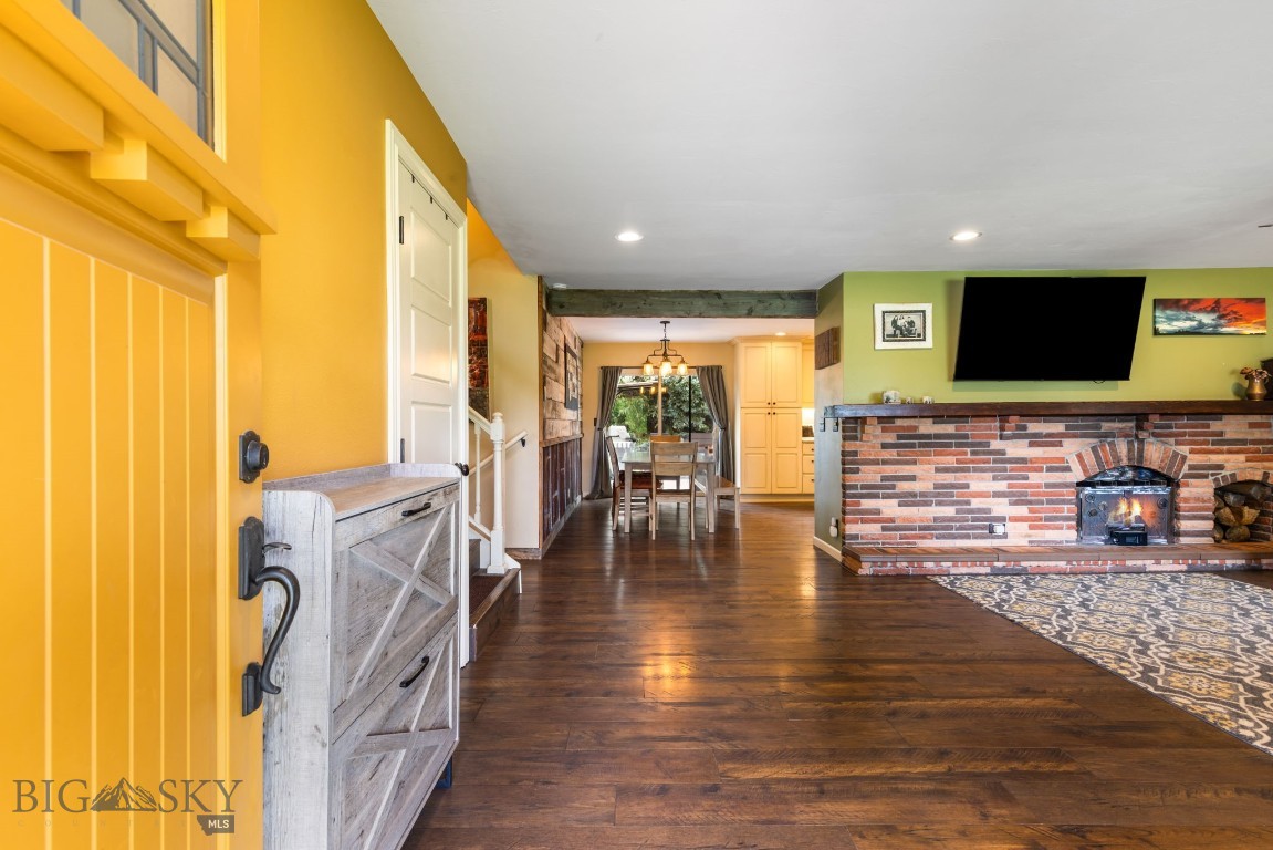 12 Chinook Trail Property Photo 6