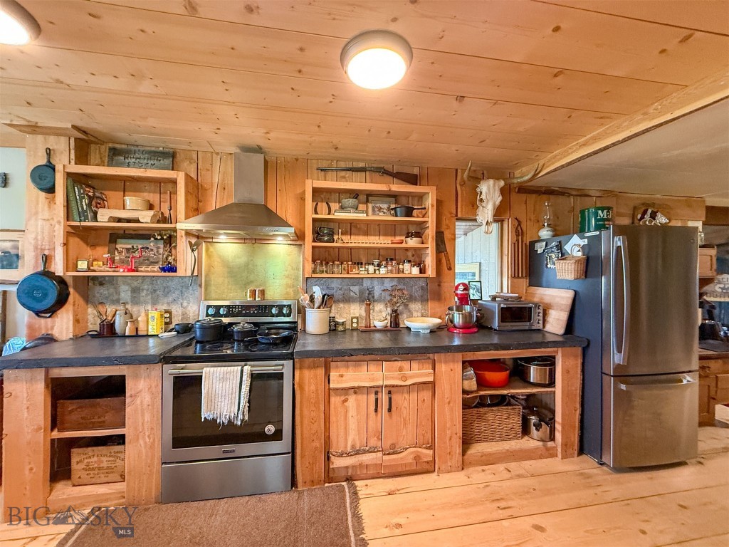 4551 Highway 287 Property Photo 5