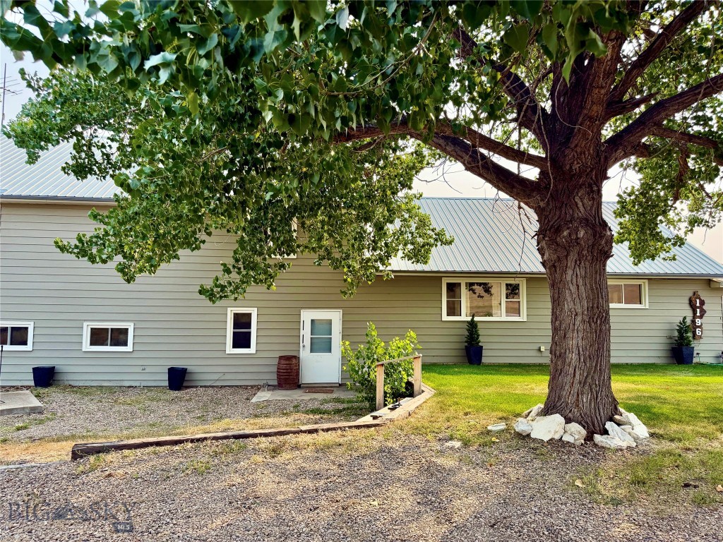 1196 Mt-386 Property Photo 4