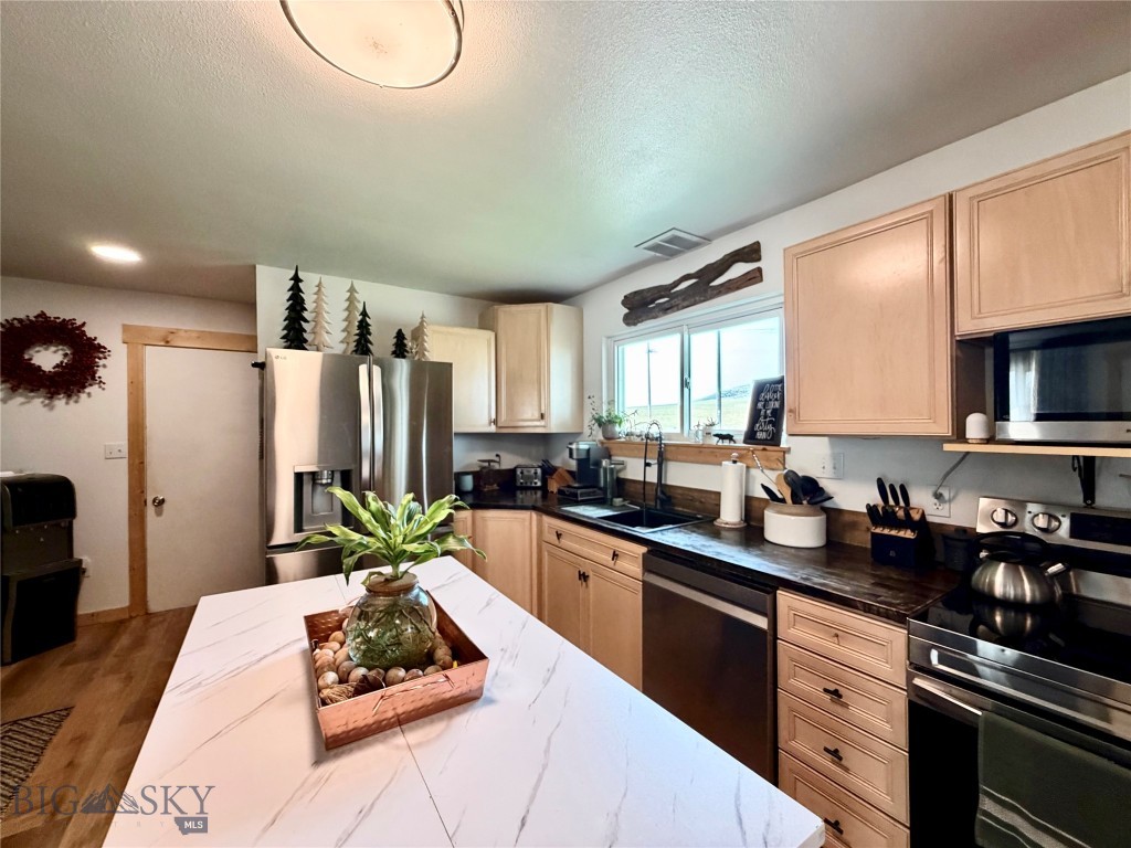 1196 Mt-386 Property Photo 9