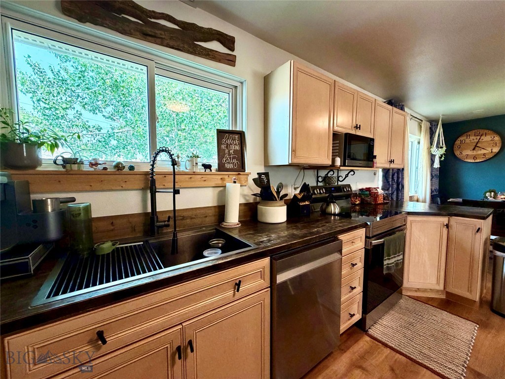 1196 Mt-386 Property Photo 12