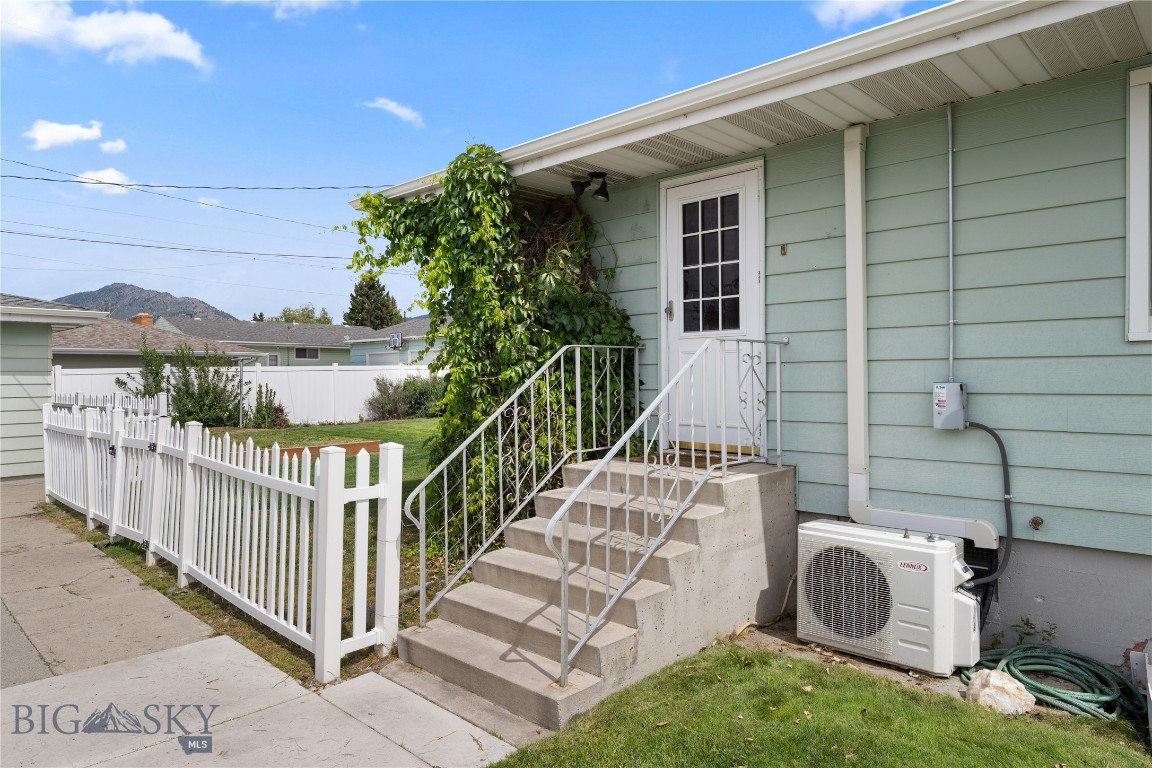 3021 Harvard Avenue Property Photo 4