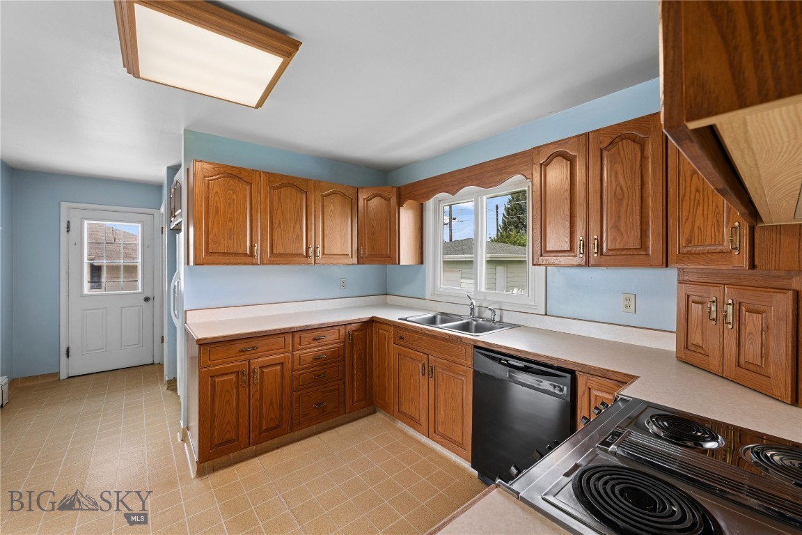 3021 Harvard Avenue Property Photo 7