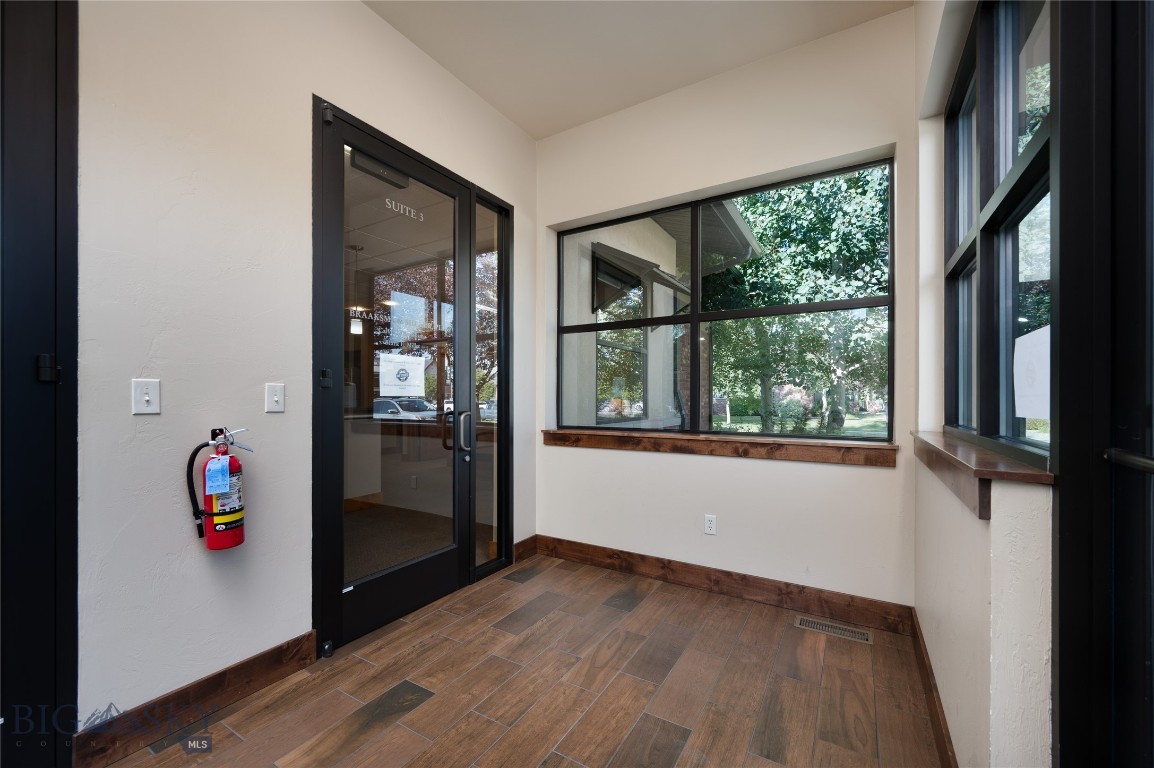 1227 N 14th Avenue 3 Property Photo 17
