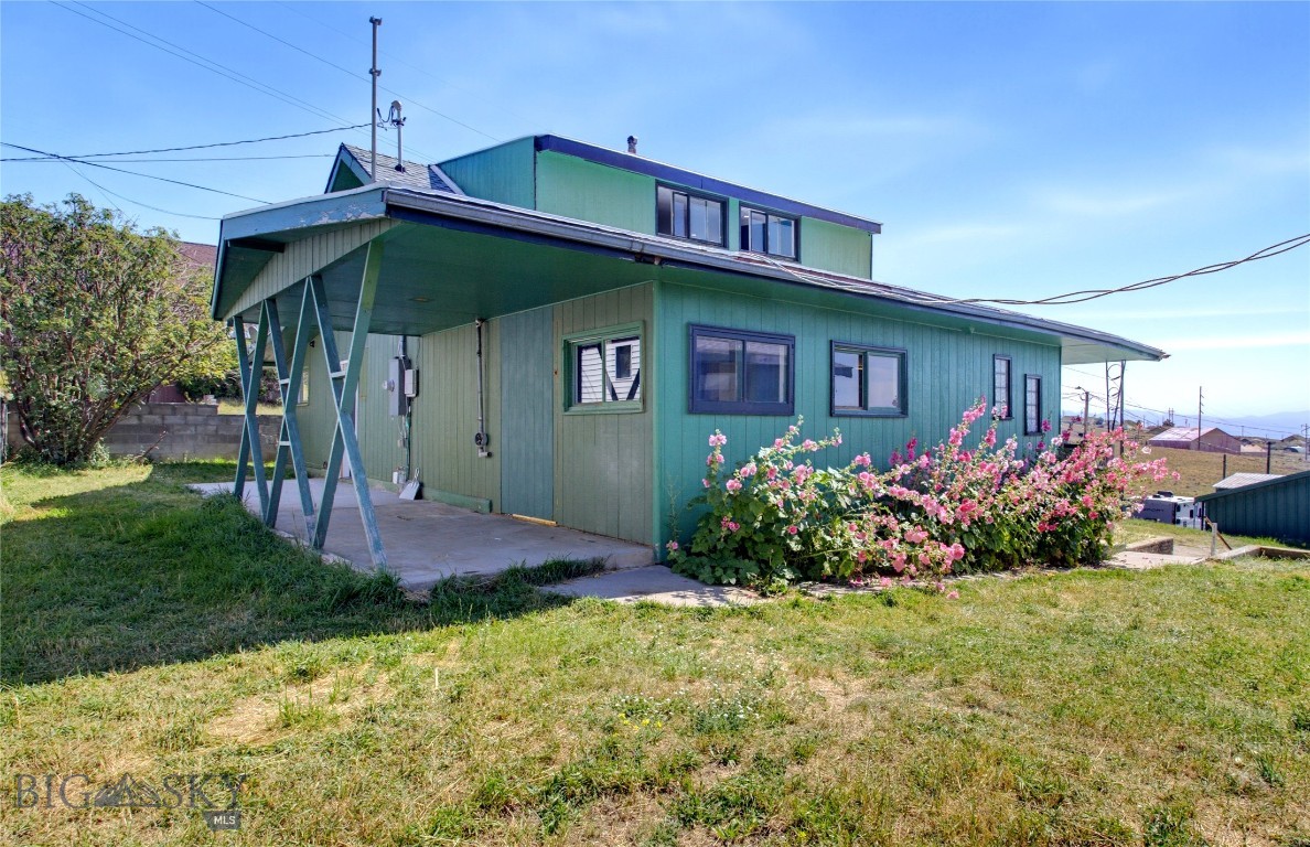 1501 4th Property Photo 2