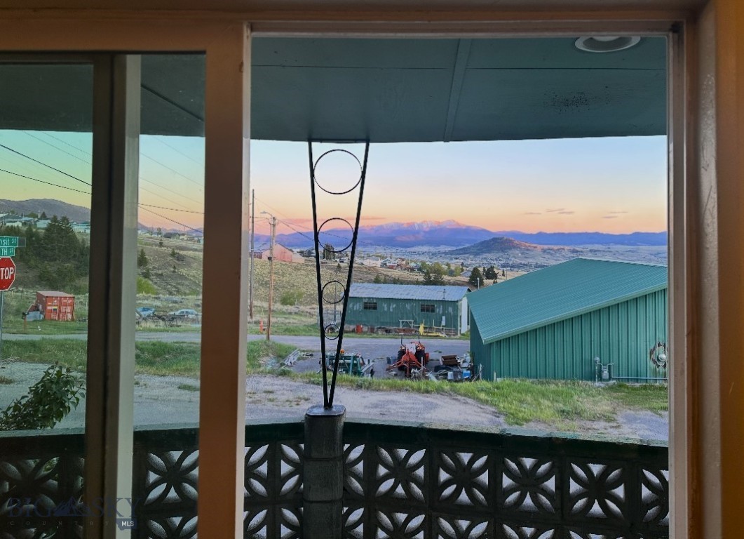 1501 4th Property Photo 3