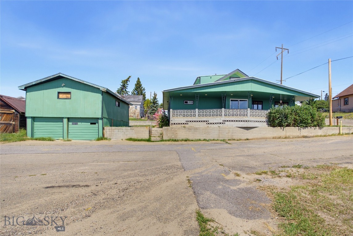 1501 4th Property Photo 5