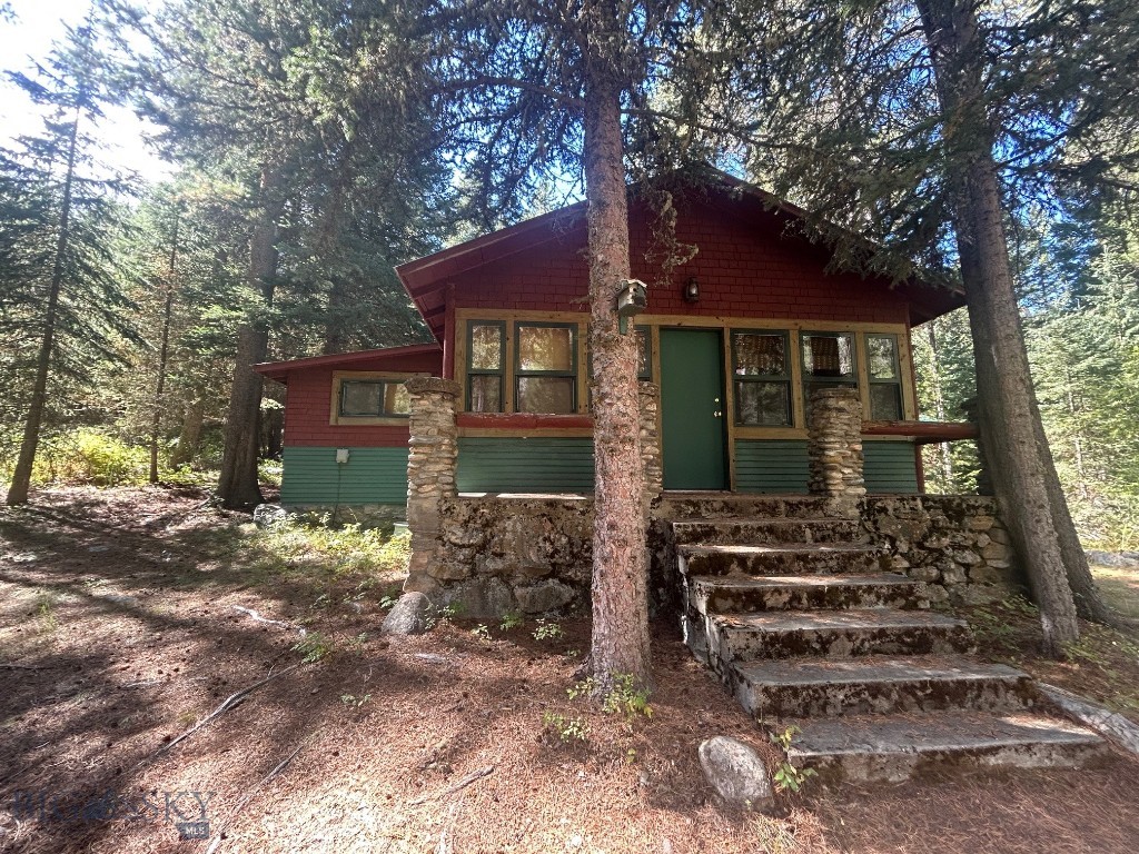 1040 Cascade Creek Road Property Photo 1