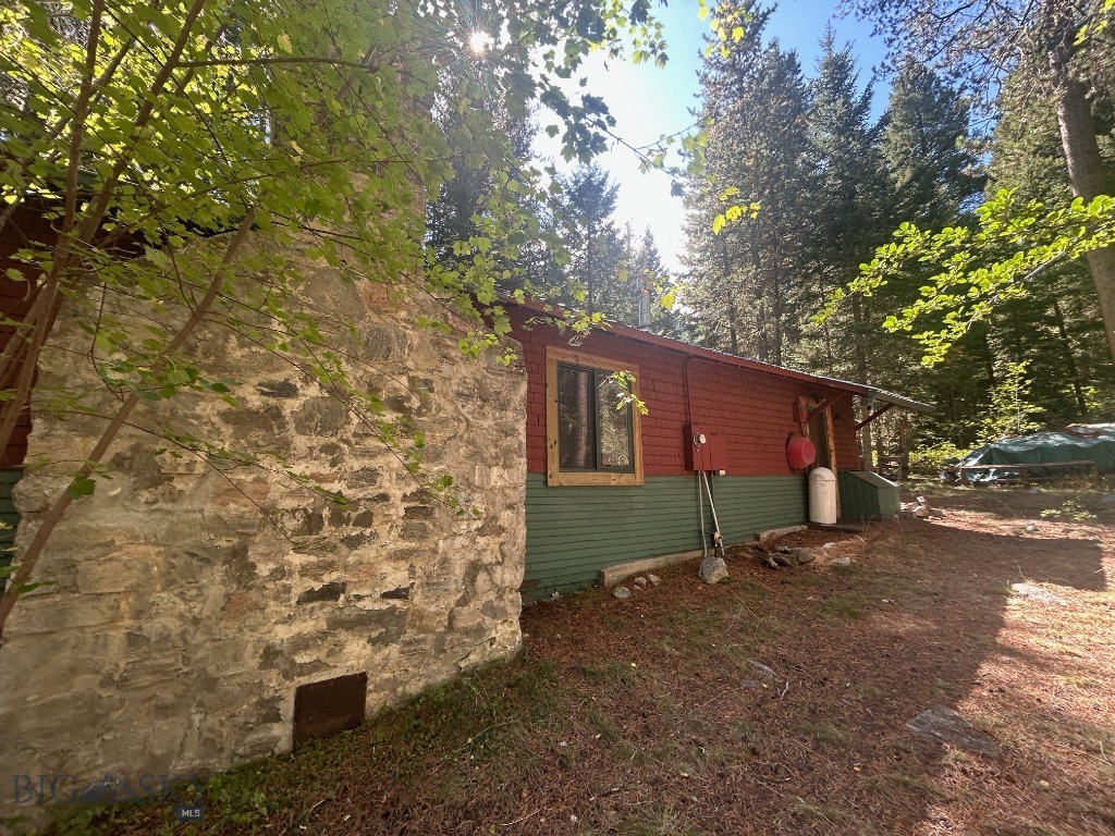 1040 Cascade Creek Road Property Photo 3