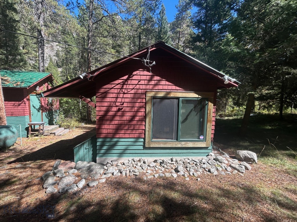 1040 Cascade Creek Road Property Photo 4