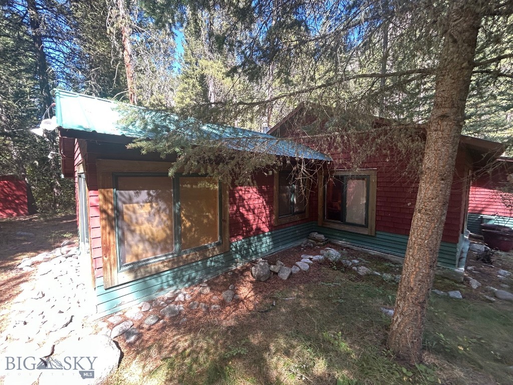 1040 Cascade Creek Road Property Photo 5