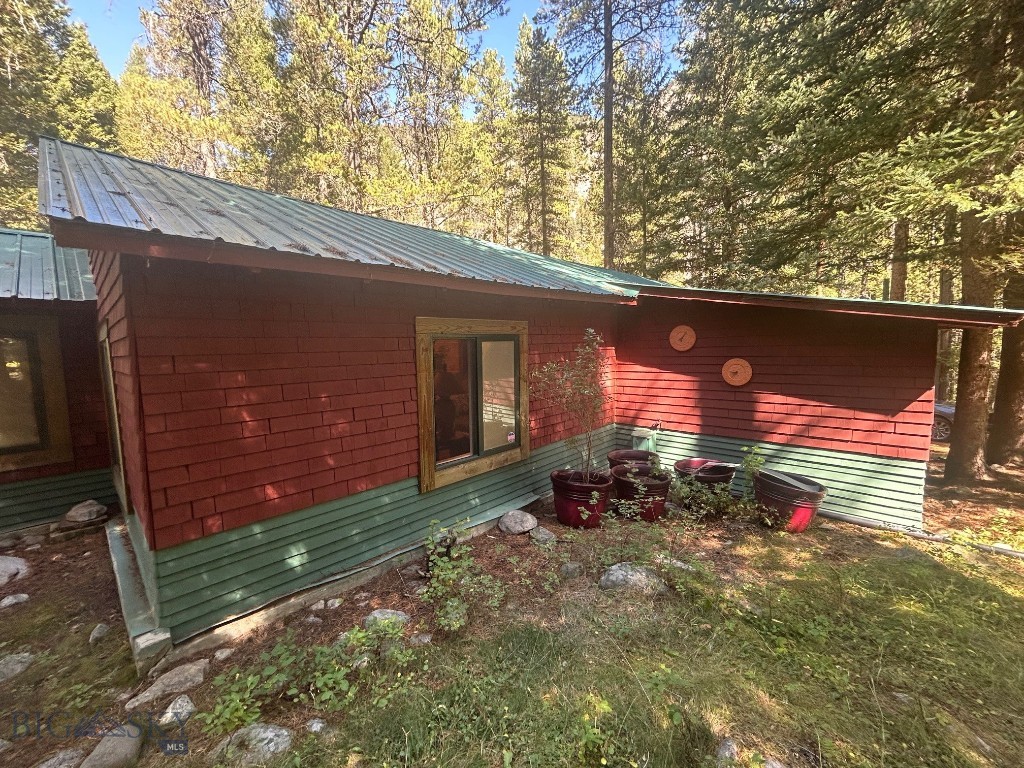 1040 Cascade Creek Road Property Photo 6