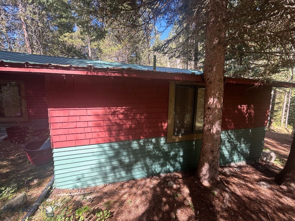1040 Cascade Creek Road Property Photo 7