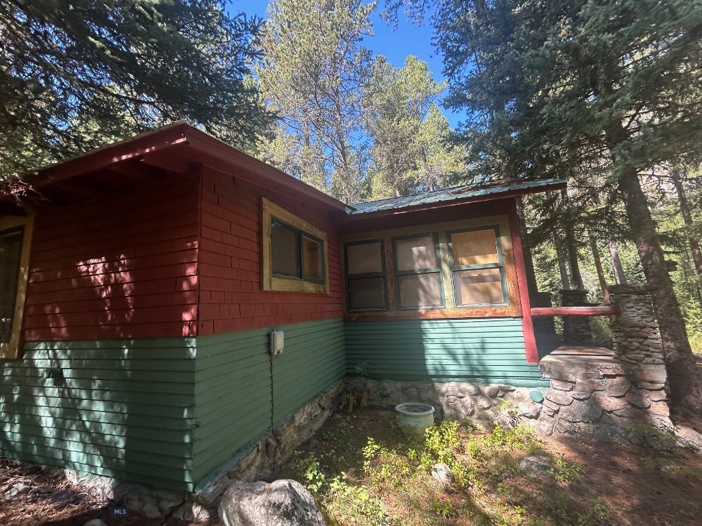 1040 Cascade Creek Road Property Photo 8