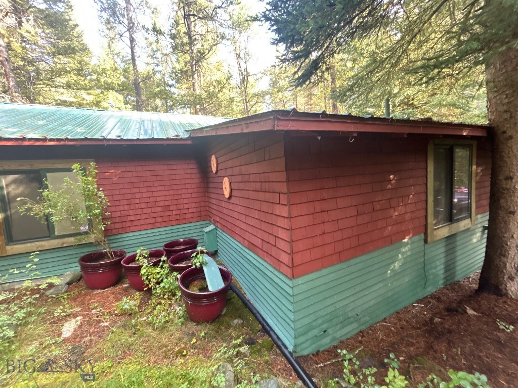 1040 Cascade Creek Road Property Photo 11