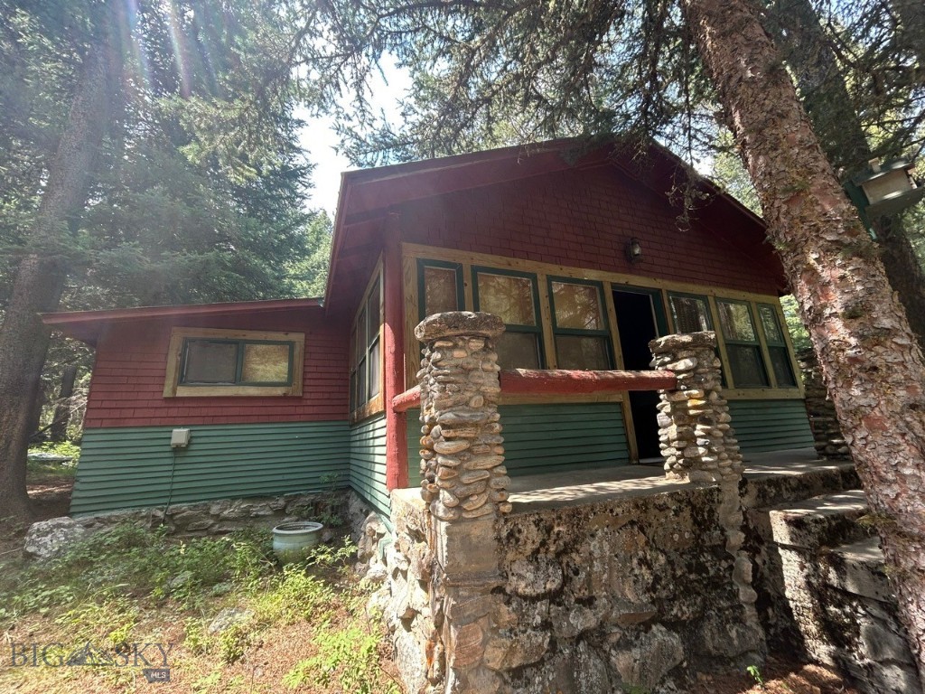 1040 Cascade Creek Road Property Photo 15