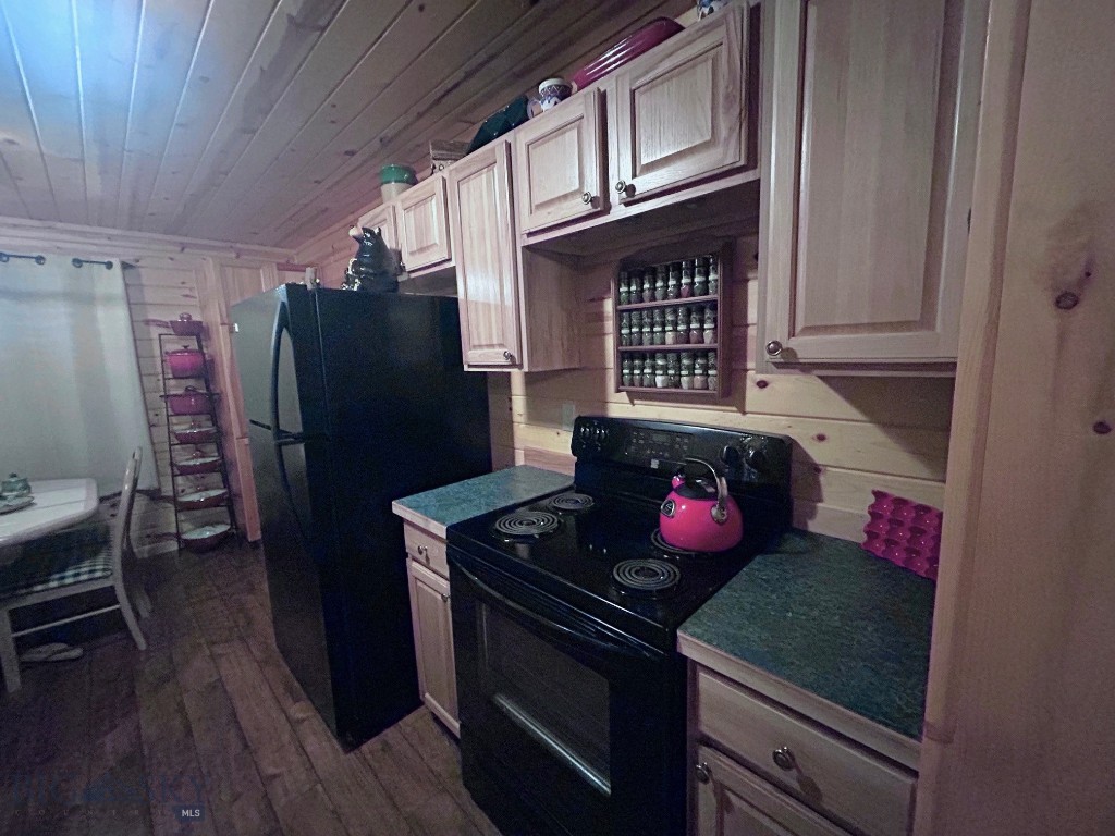 1040 Cascade Creek Road Property Photo 39