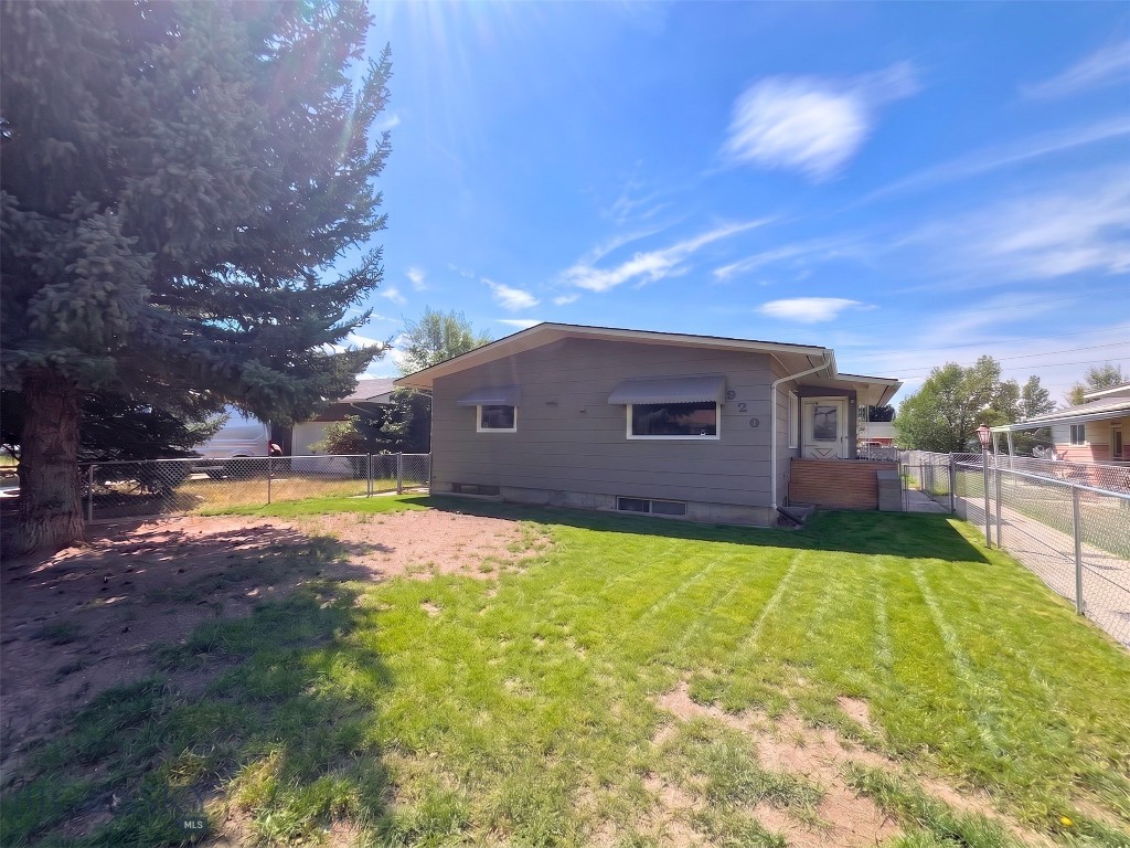 920 E Center Street Property Photo 2