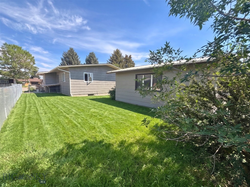 920 E Center Street Property Photo 3