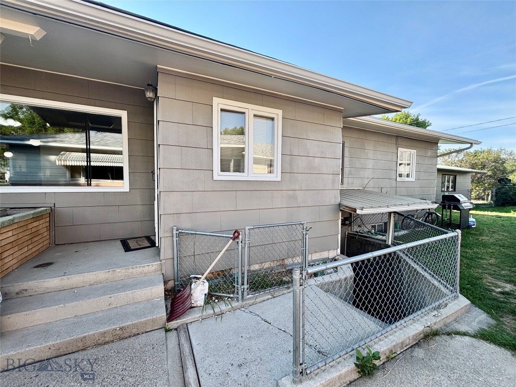 920 E Center Street Property Photo 4