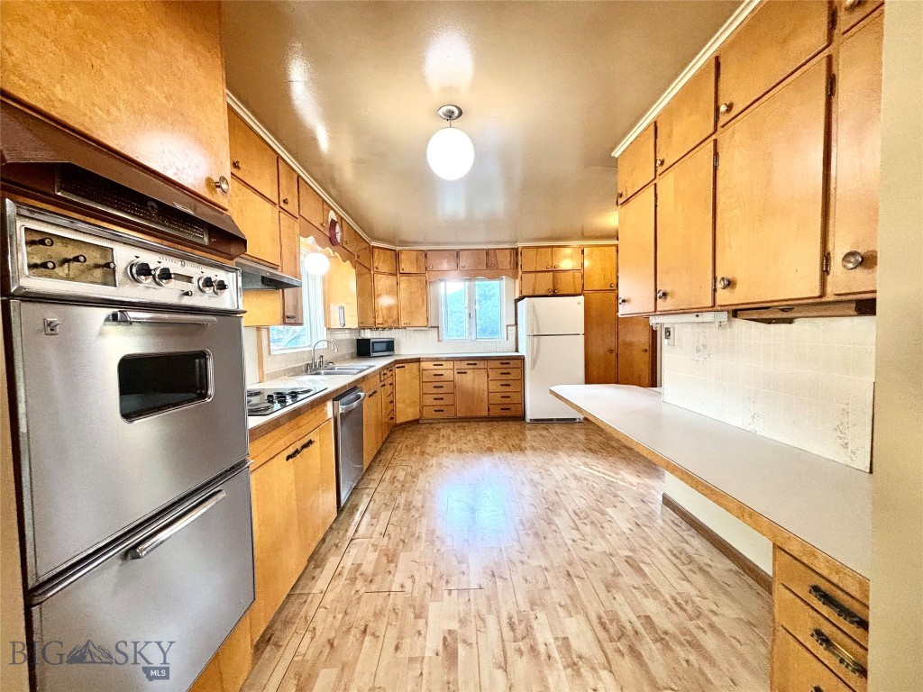 920 E Center Street Property Photo 6
