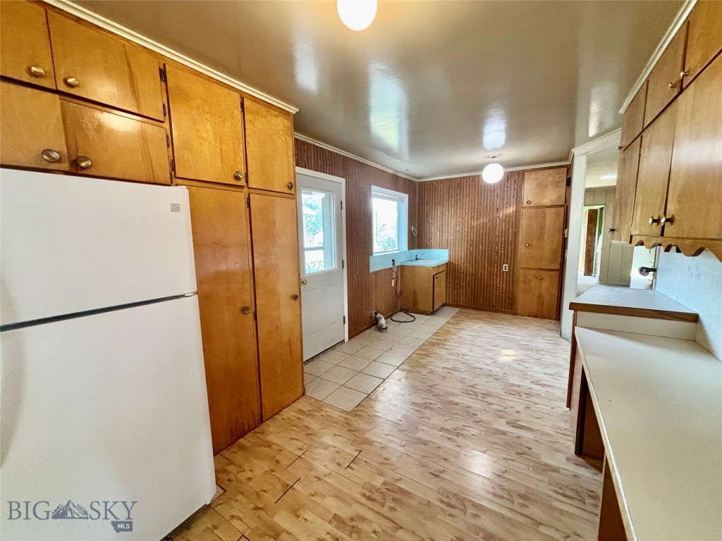 920 E Center Street Property Photo 9