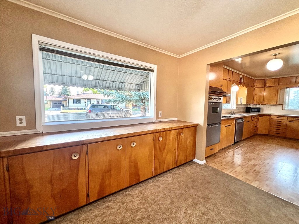 920 E Center Street Property Photo 10