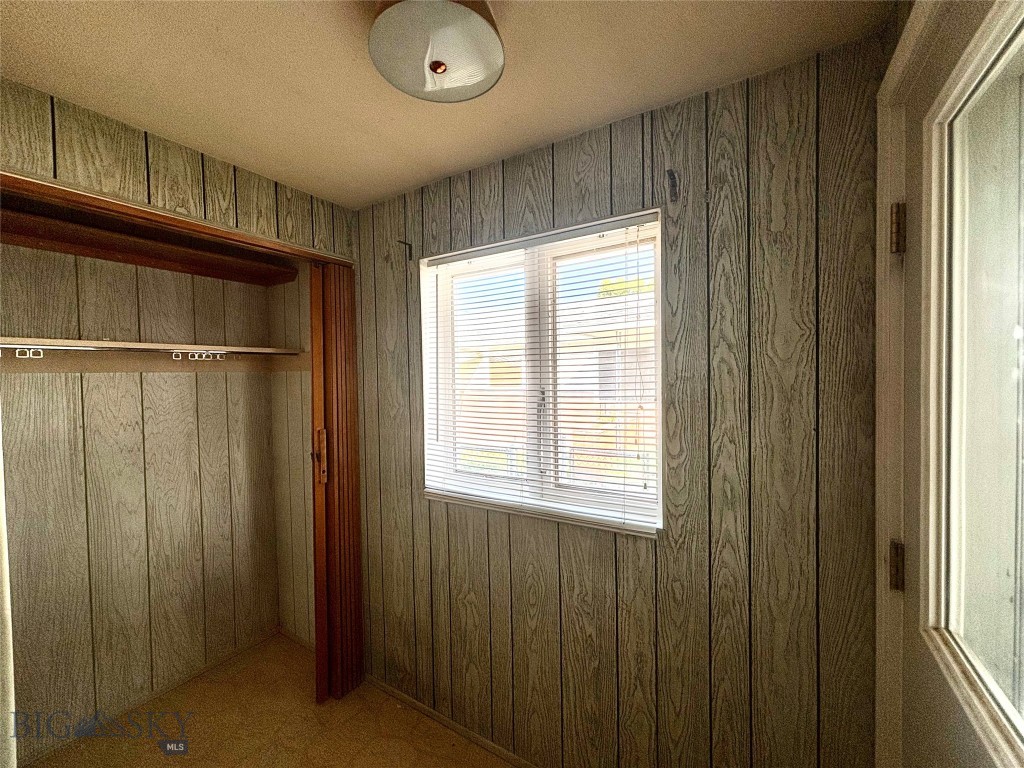920 E Center Street Property Photo 20