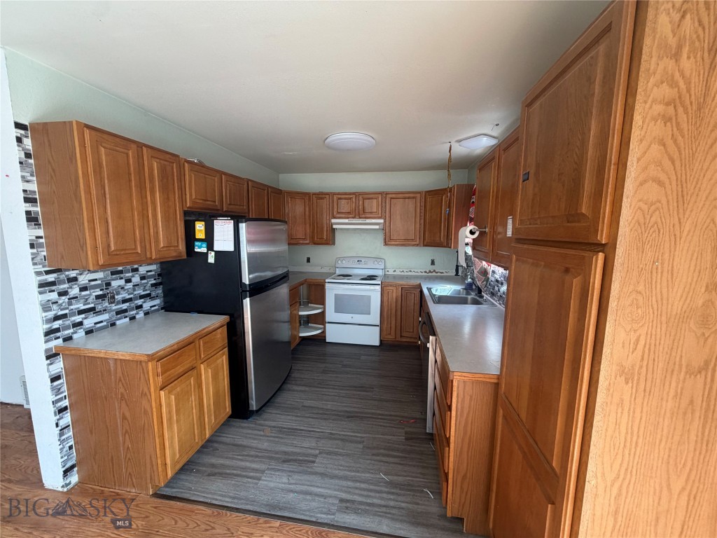 104 10th Property Photo 4