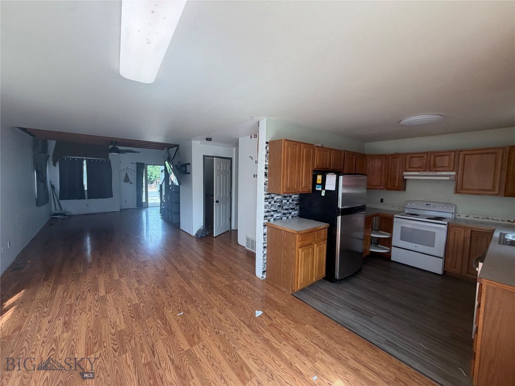 104 10th Property Photo 5