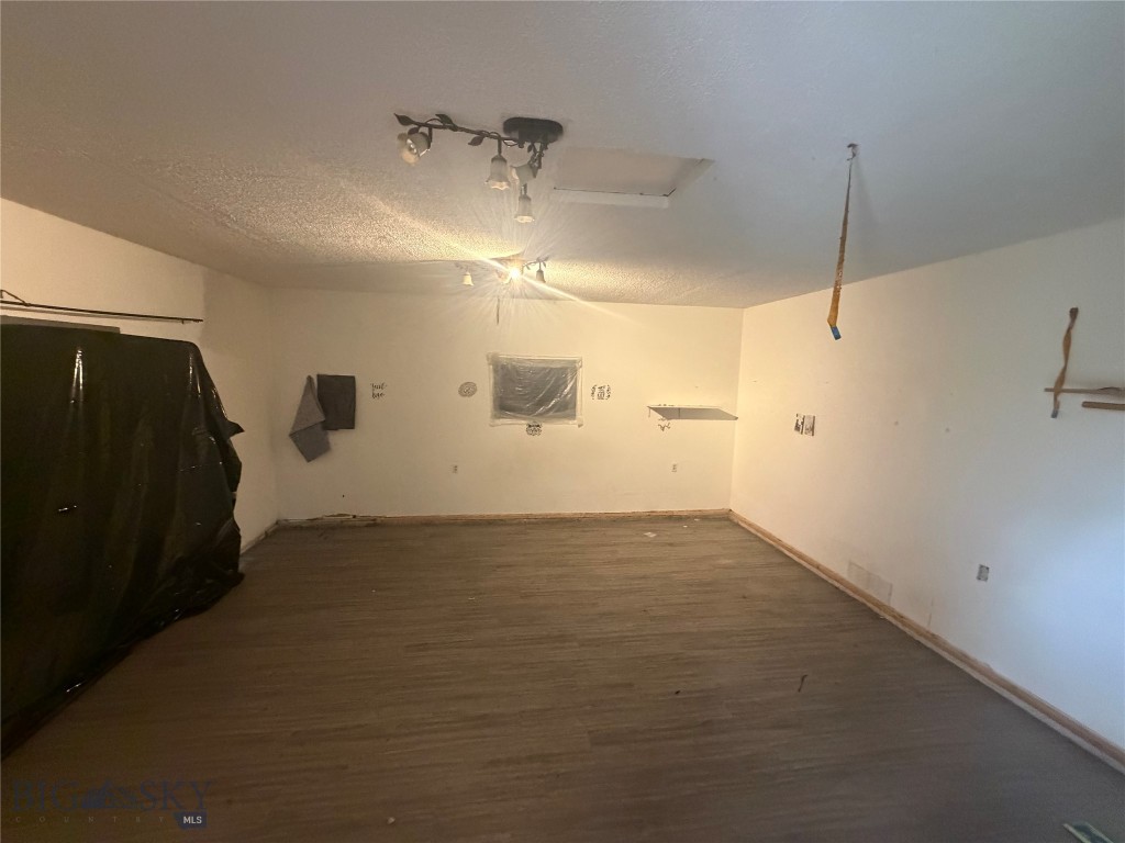 104 10th Property Photo 6