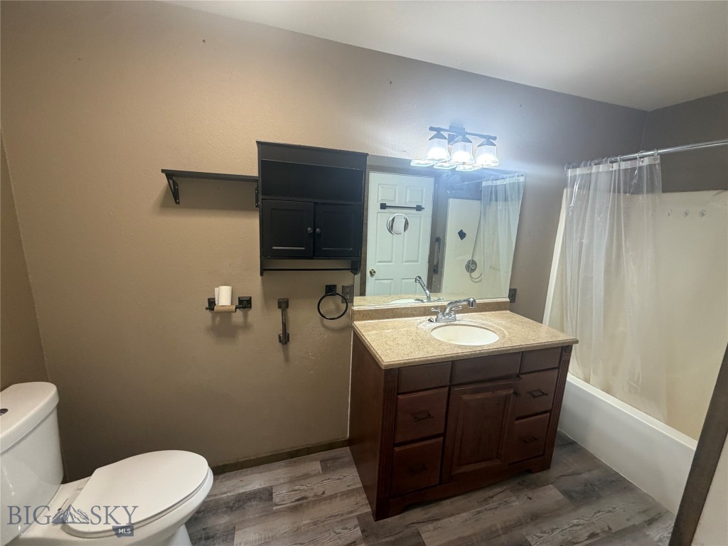 104 10th Property Photo 7