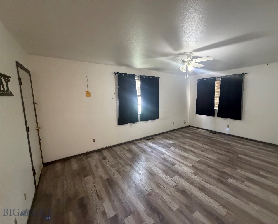 104 10th Property Photo 8