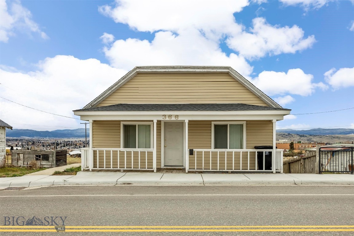 366 E Mercury Property Photo 3