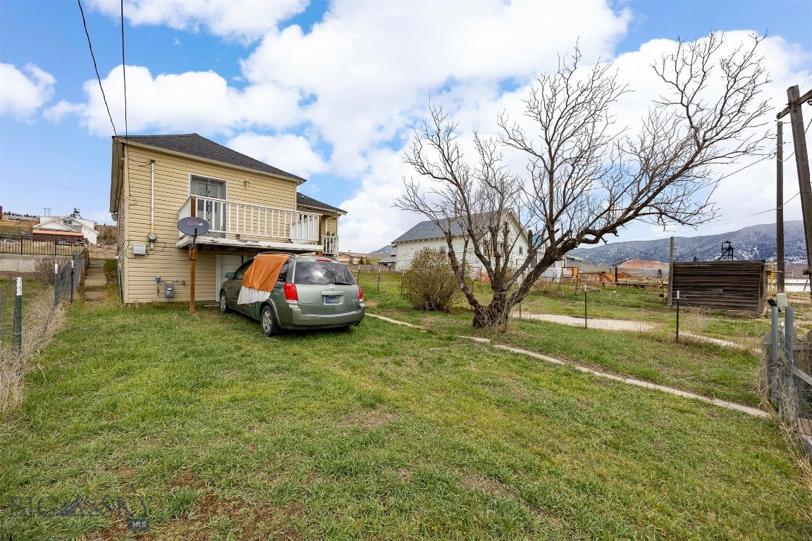 366 E Mercury Property Photo 5