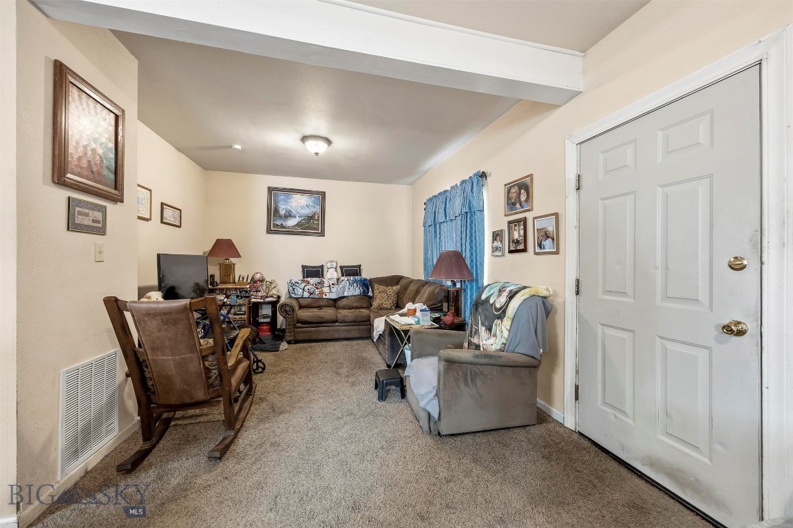 366 E Mercury Property Photo 6