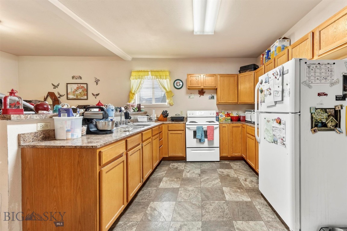 366 E Mercury Property Photo 7