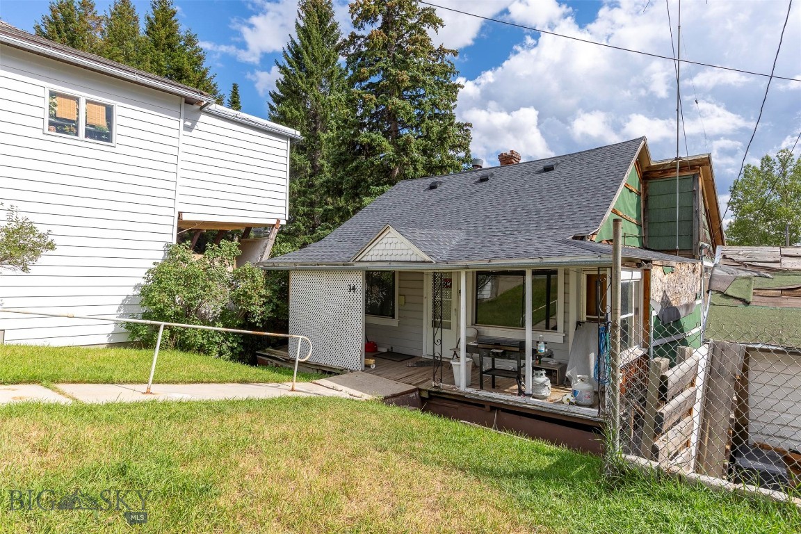 366 E Mercury Property Photo 15