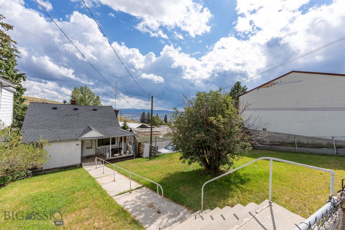366 E Mercury Property Photo 16