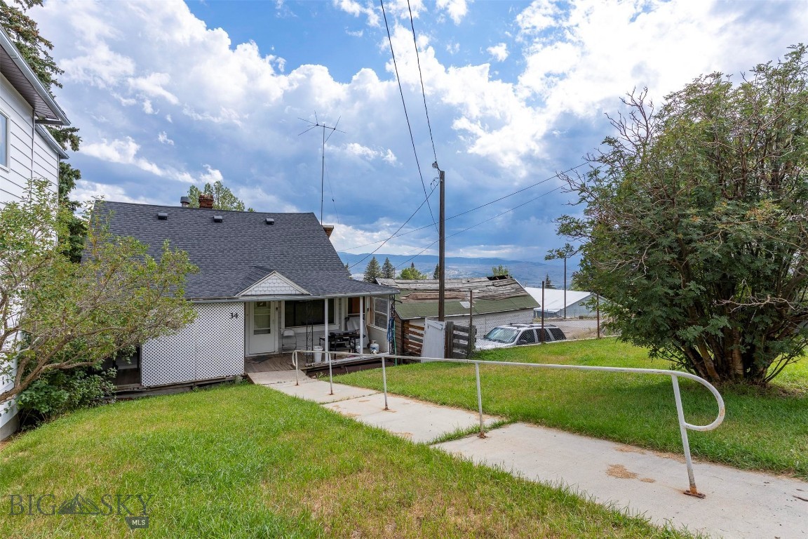 366 E Mercury Property Photo 17