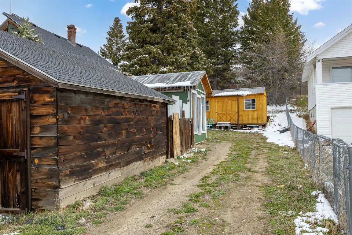 366 E Mercury Property Photo 19