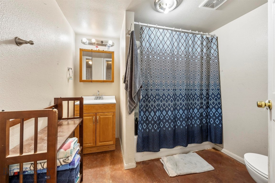 366 E Mercury Property Photo 32