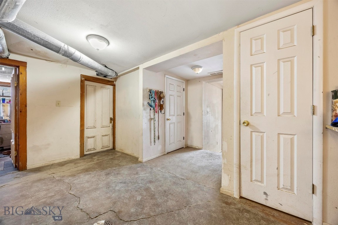 366 E Mercury Property Photo 33